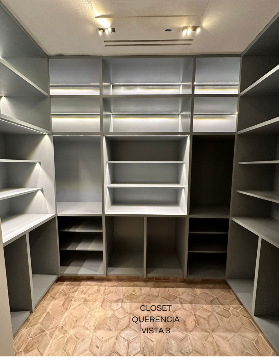 Querencia Closet